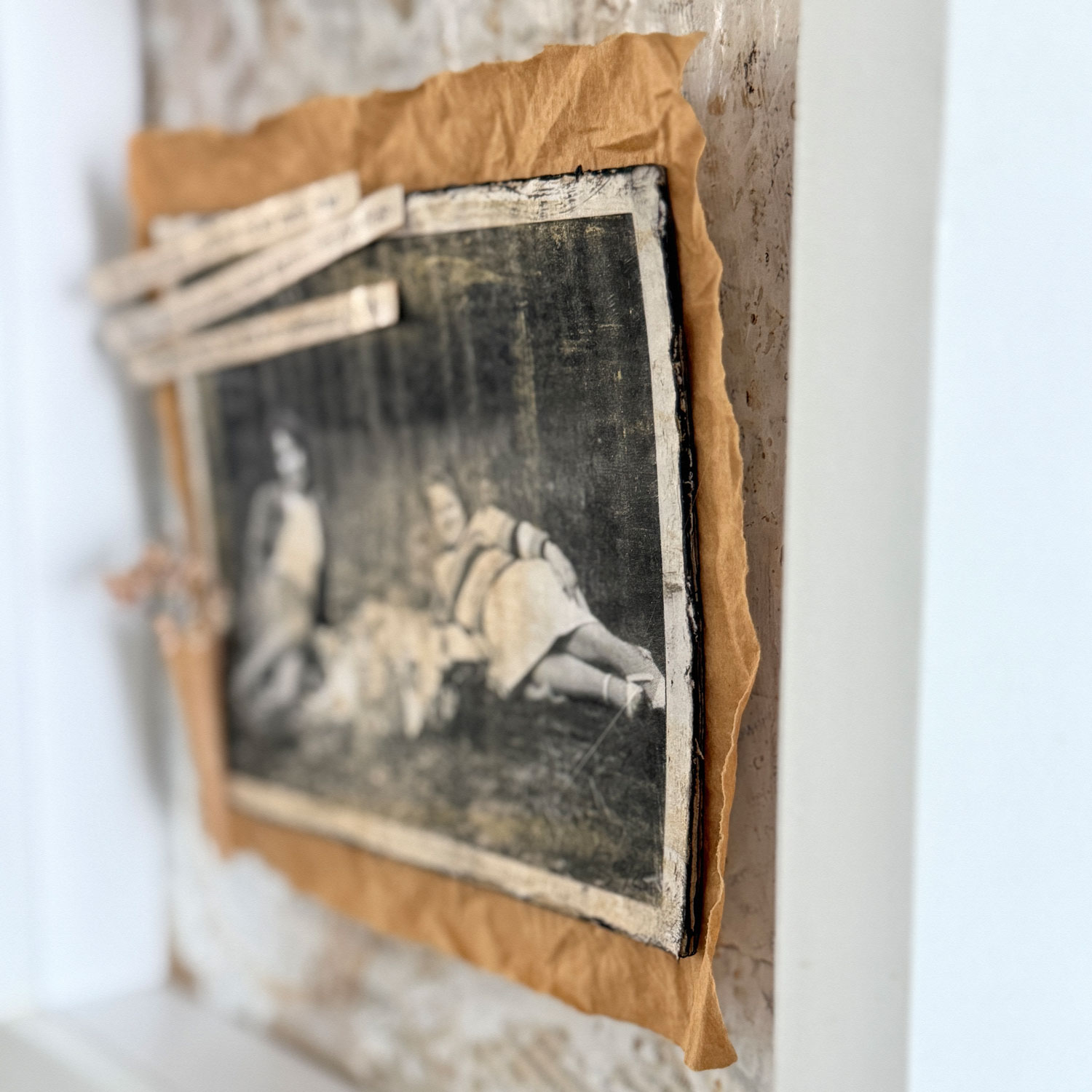 Vintage Assemblage im Rahmen. Kreative Collagen-Kunst zum Thema Auszeit, Picknick und MädelsTag